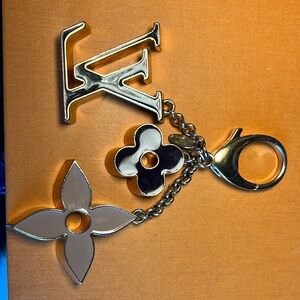 Louis Vuitton bag charm fleur de monogram w/ box & wallet